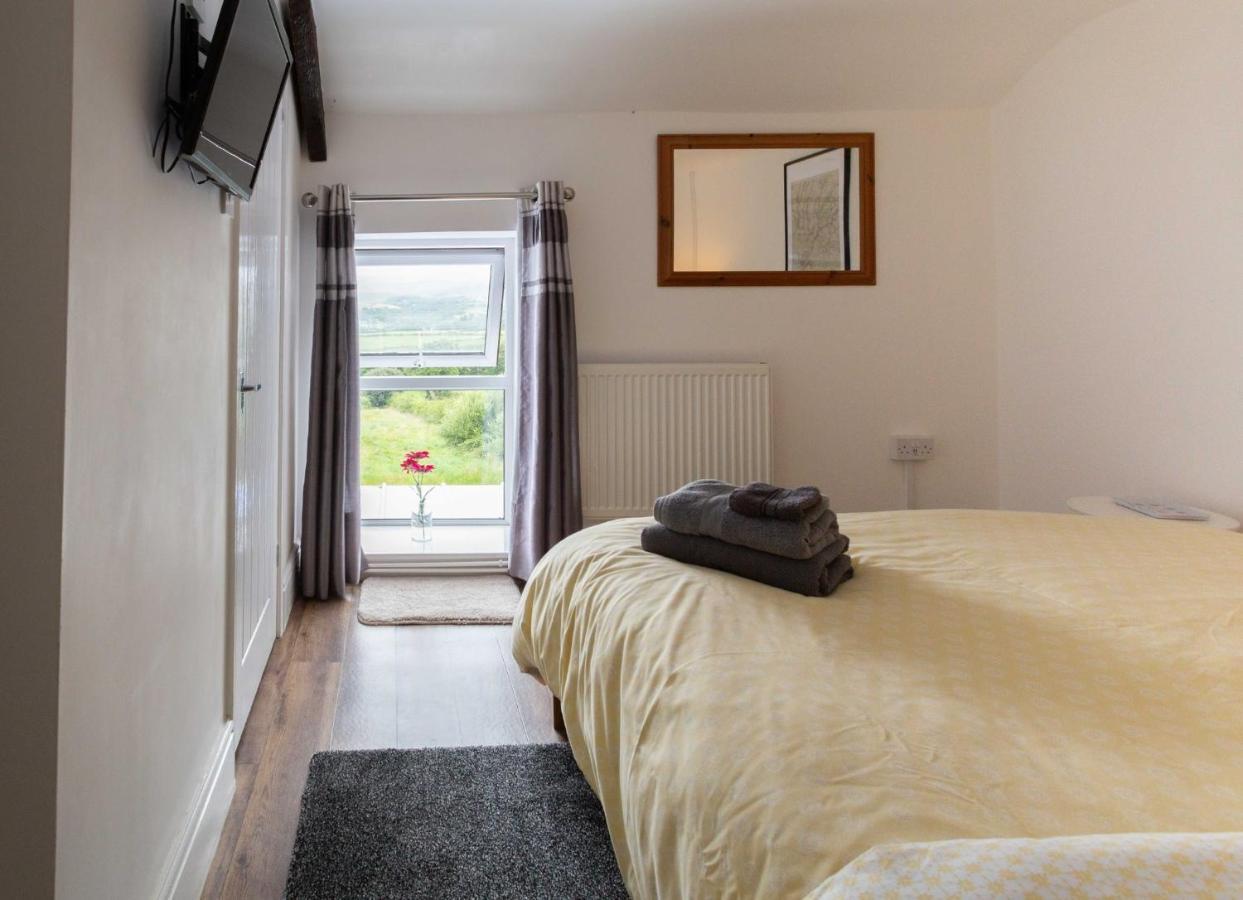 Cwtch Farm Bed & Breakfast Ystalyfera 외부 사진